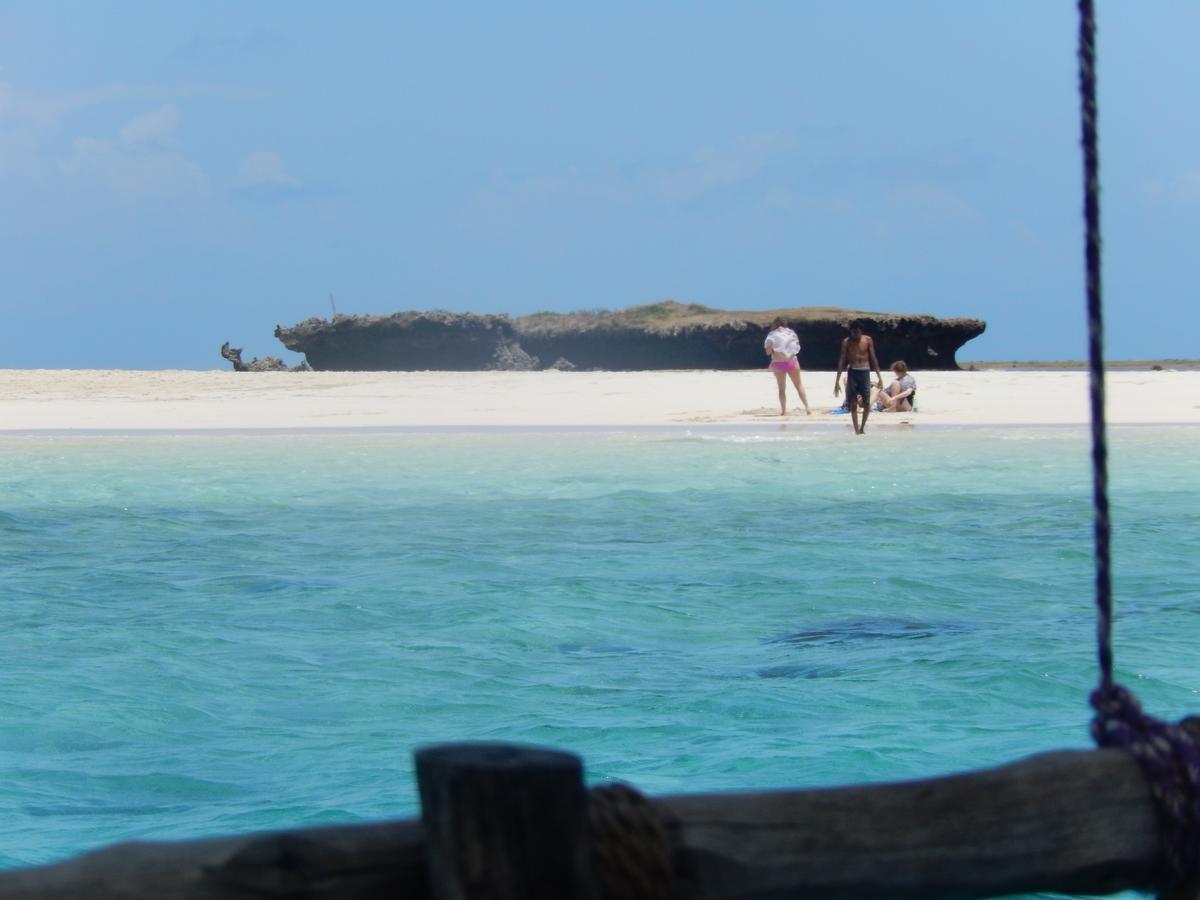 Blue Monkey Beach Cottages Shimoni Extérieur photo